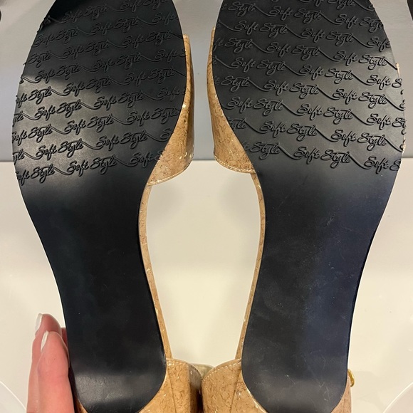 🆕 [12] NEW Hush puppies Madalyn tan and gold Metallic woman’s shoes - Picture 8 of 11